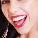 Denti bianchi, i cibi che aiutano ad avere un sorriso splendido